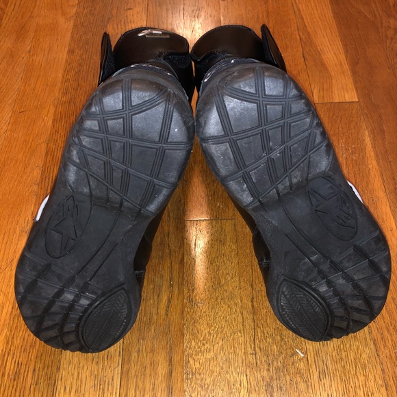 Women’s (US 6) Alpinestars motorcycle boots. - Picture 4 of 11
